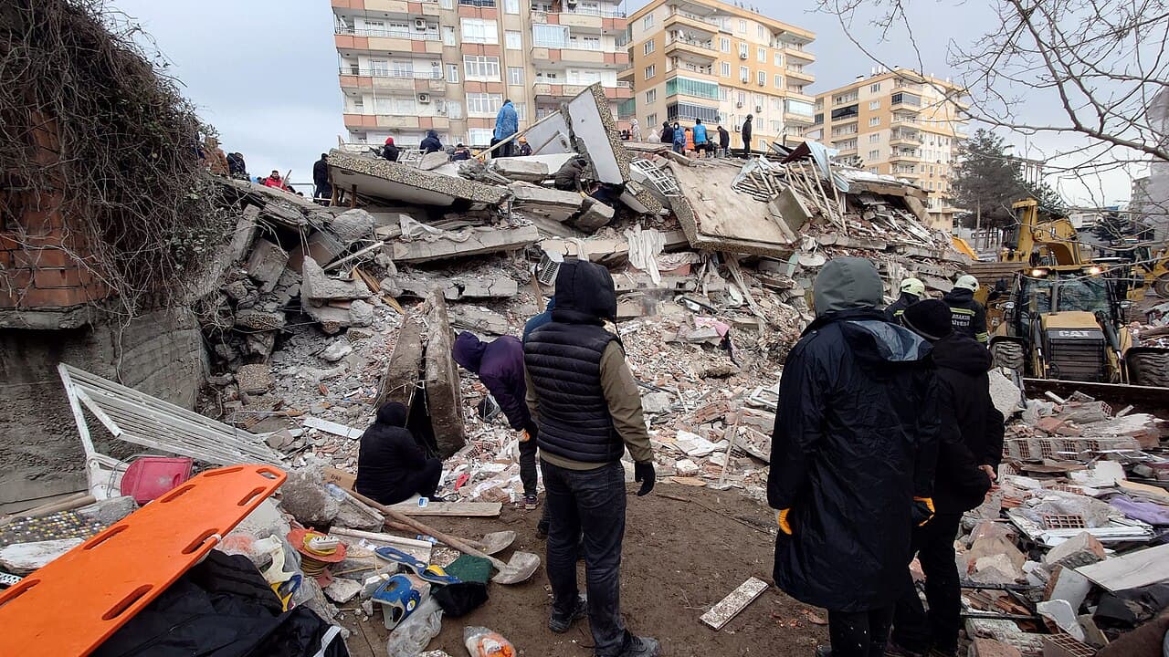 17 Ağustos'un Yıl Dönümünde: Bizi Deprem Değil, Yaptığımız Evler Öldürdü